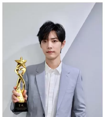 肖战凭《得闲谨制》获北影节最受大学生欢迎男演员 _ 情报图