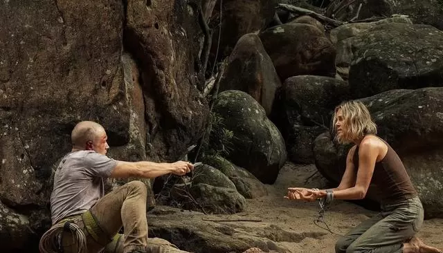 查理兹·塞隆主演《巅峰猎杀》定档2026年4月24日上线Netflix _ 海报