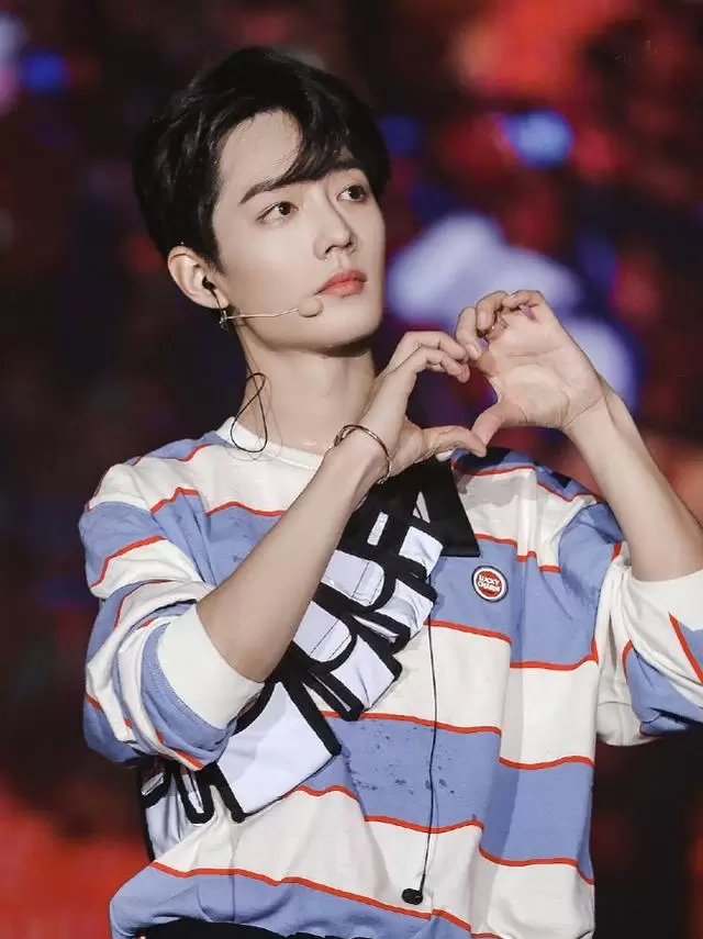 肖战凭《得闲谨制》获北影节最受大学生欢迎男演员 _ 资讯配图