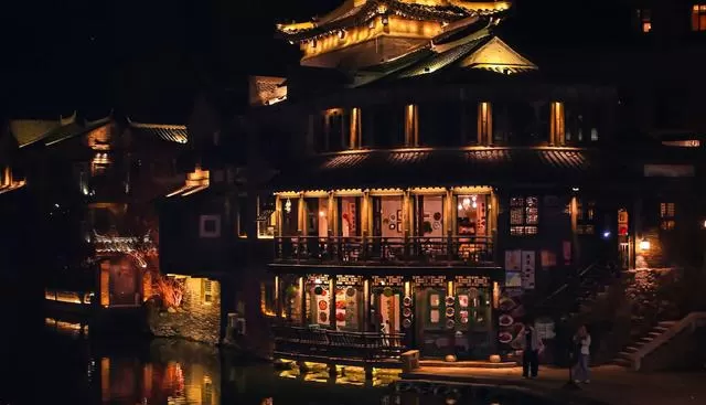 2026五一档新片预售破千万，观众回归影院意愿增强 _ 情报图